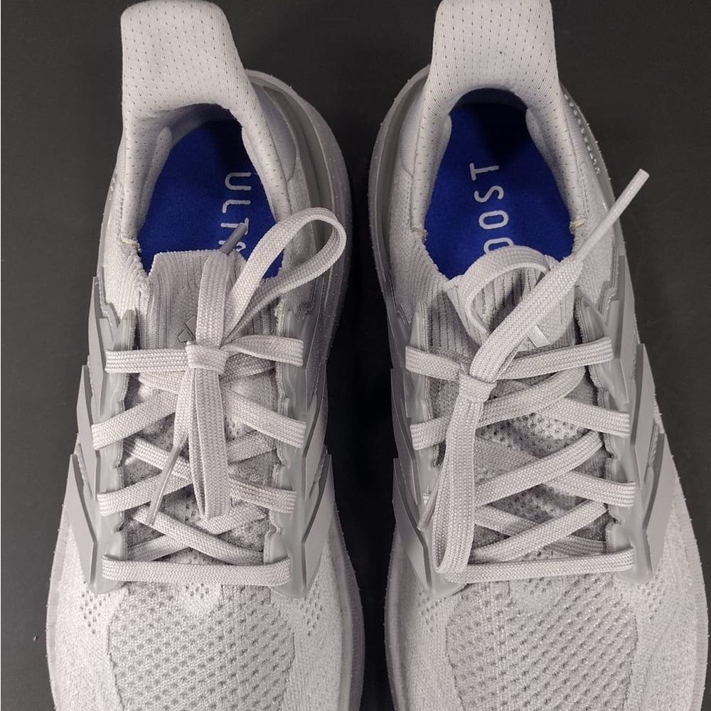 Adidas Men's Gray Running Shoes size 7.5 pre
Owned Exellent condition - Picture 6 of 8
